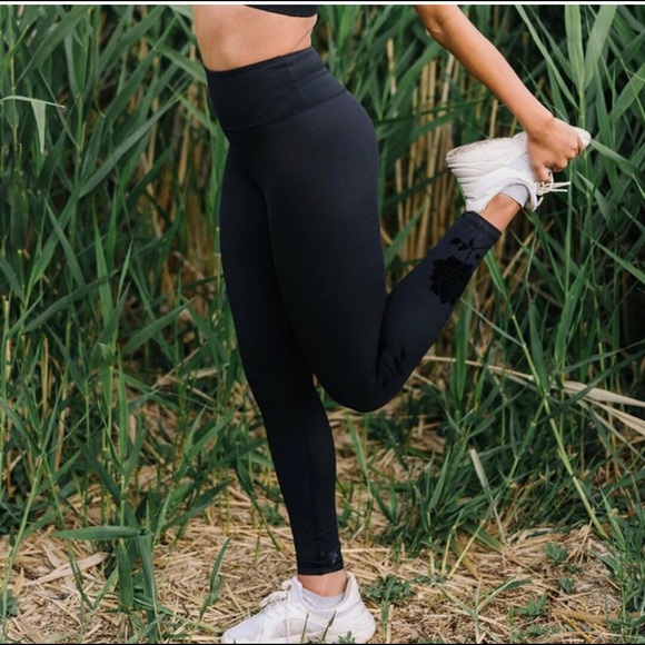 Zyia Velvet Rose Workout Leggings 